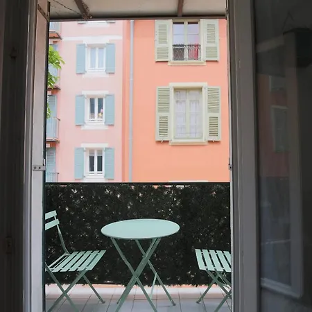 Charming Close To The Port *